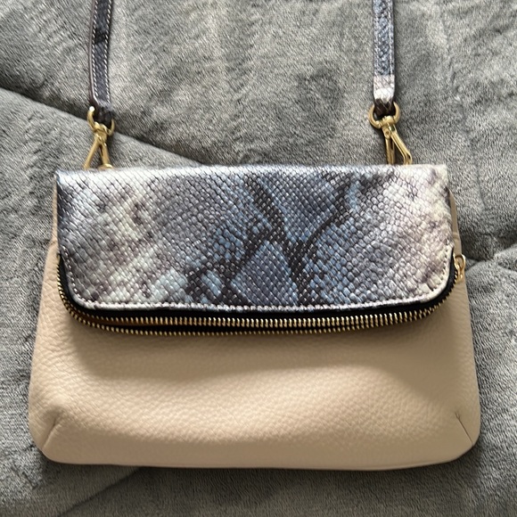Gill Handbags - Gill Leather Cross Body!